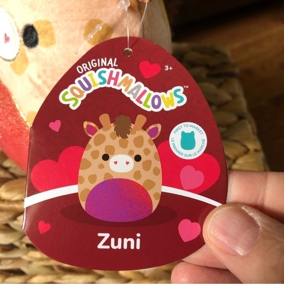 Squishmallows Zuni the Giraffe, first to print, Valentine’s Day, 5” - Picture 5 of 7